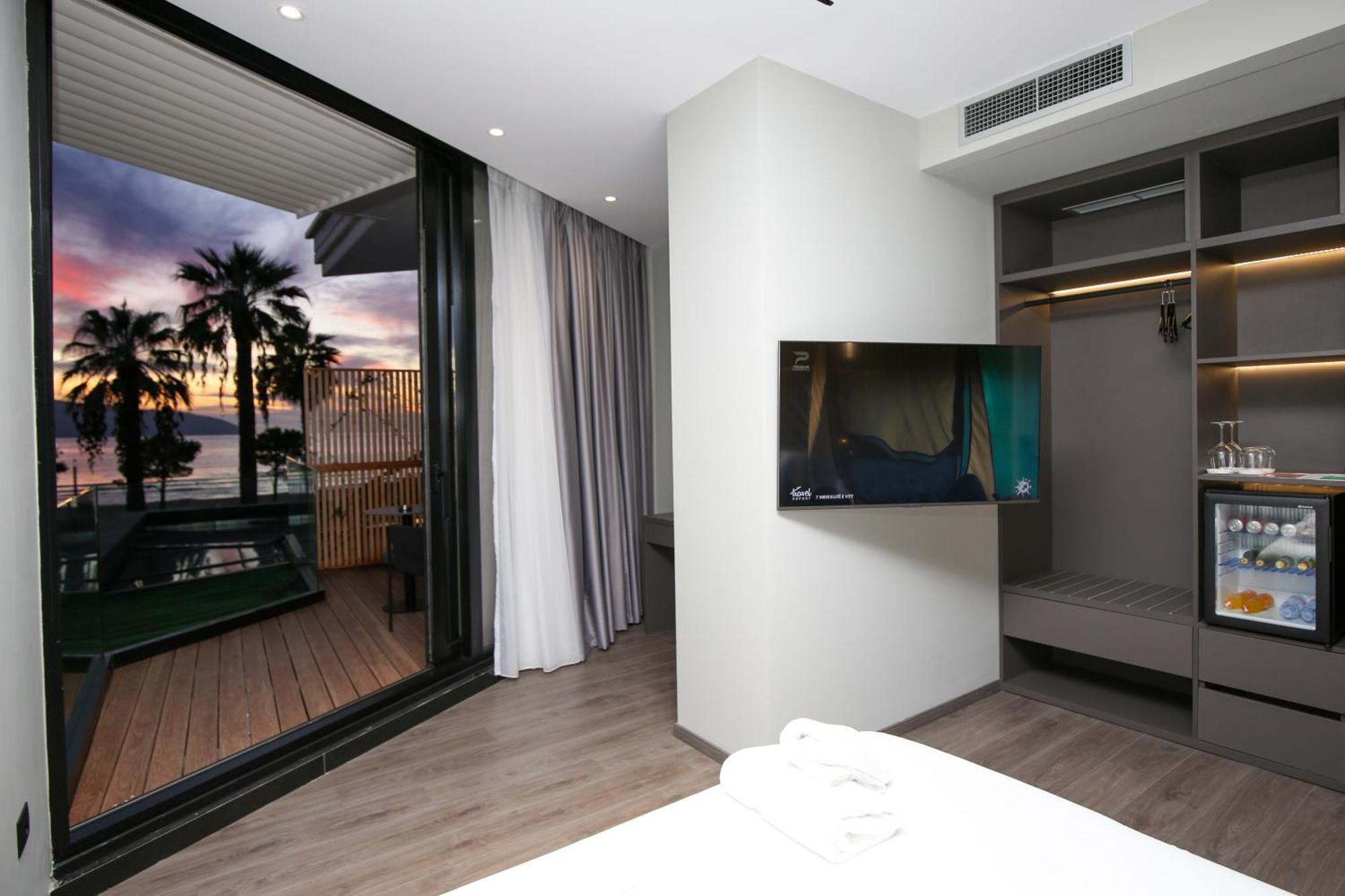 Charm Hotel 4*
